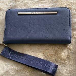 Steve Madden Large Wallet with Wristlet - Like New Condition!